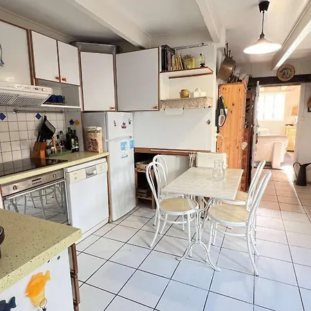 Charmante Au Centre De Avec Cour Villa