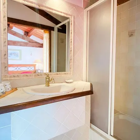 Villa Charmante Au Centre De Avec Cour *