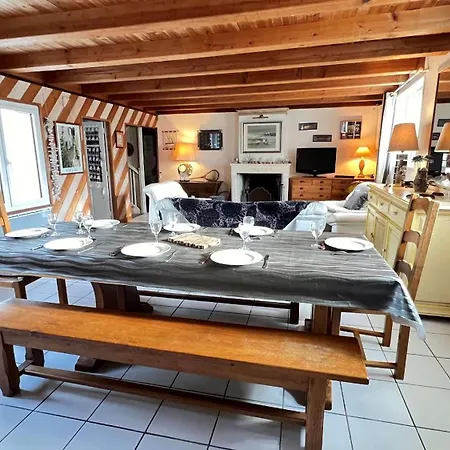 Charmante Au Centre De Avec Cour La Couarde-sur-Mer