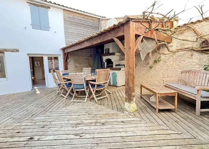 Charmante Au Centre De Avec Cour