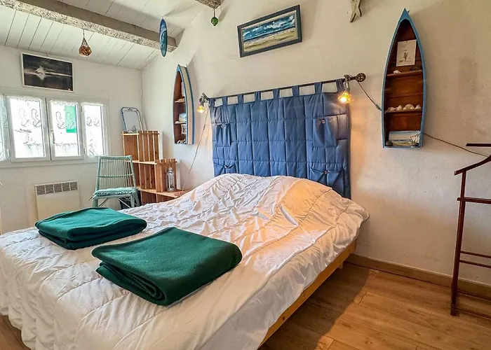 Charmante Au Centre De Avec Cour